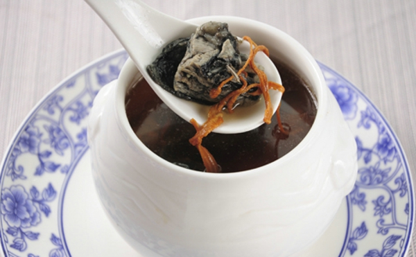 乌贼骨炖鸡