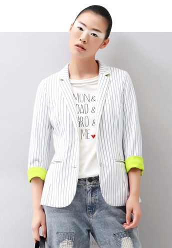 时尚休闲女士西服图片