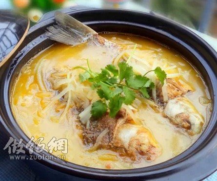 萝卜丝鲫鱼汤的做法