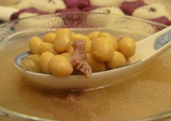 丰胸煲汤食谱大全五:黄芪排骨汤
