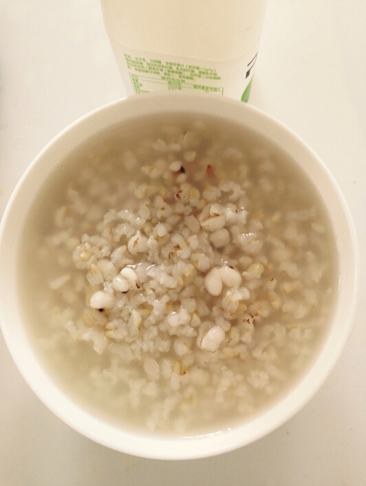 糙米薏仁汤的养颜做法与食疗功效 美容护肤网