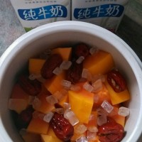 木瓜红枣炖牛奶的做法图解1