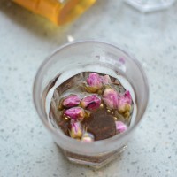 女性之饮姜汁奶茶饮的做法图解2