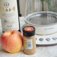 红酒肉桂炖苹果的做法图解1